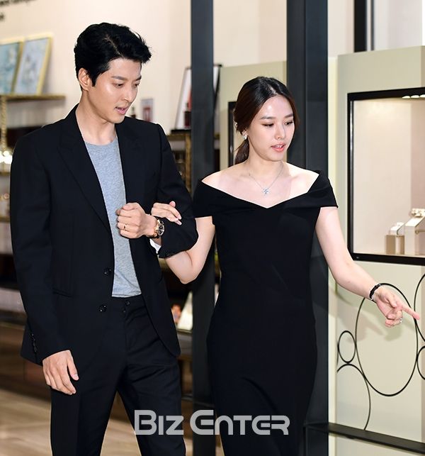 Lee Dong Gun And Jo Yoon Hee Married and Expecting First Child Couple Lee Dong Gun and Jo Yoon Hee